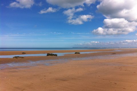 La plage de sable fin de Villers sur Mer en Normandie