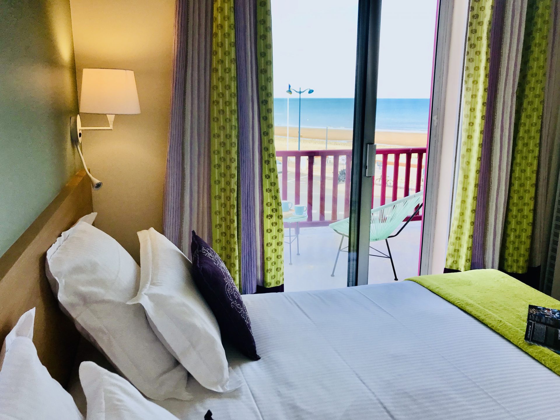 Profitez de nos chambres Deluxe avec terrasse vue mer au cœur de Villers-sur-Mer