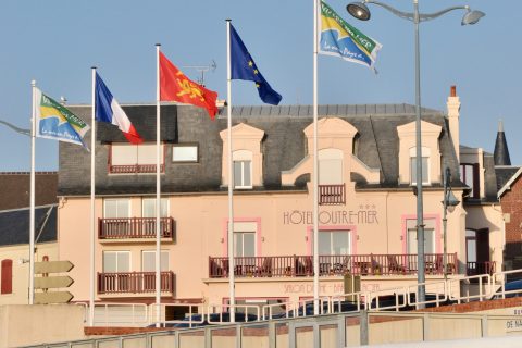 Clientèle d'affaires à l'Hôtel Outre-Mer (Villa Le Couchant)