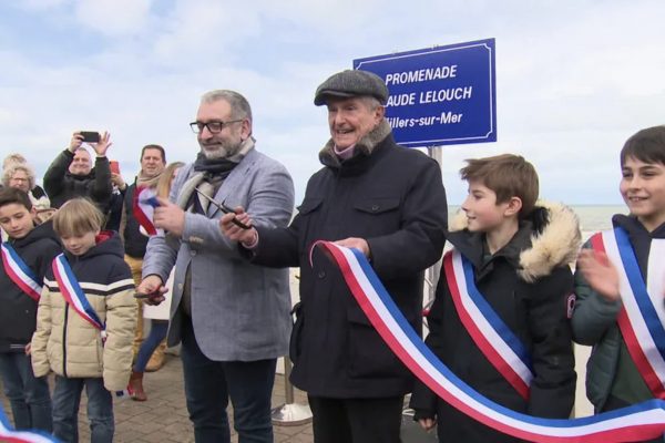 Le cinéaste international Claude Lelouch inaugure une promenade de front de mer à son nom à Villers-sur-Mer, au pied de l'Hôtel Outre-Mer (Villa Le Couchant) et réaffirme son amour pour la Normandie.